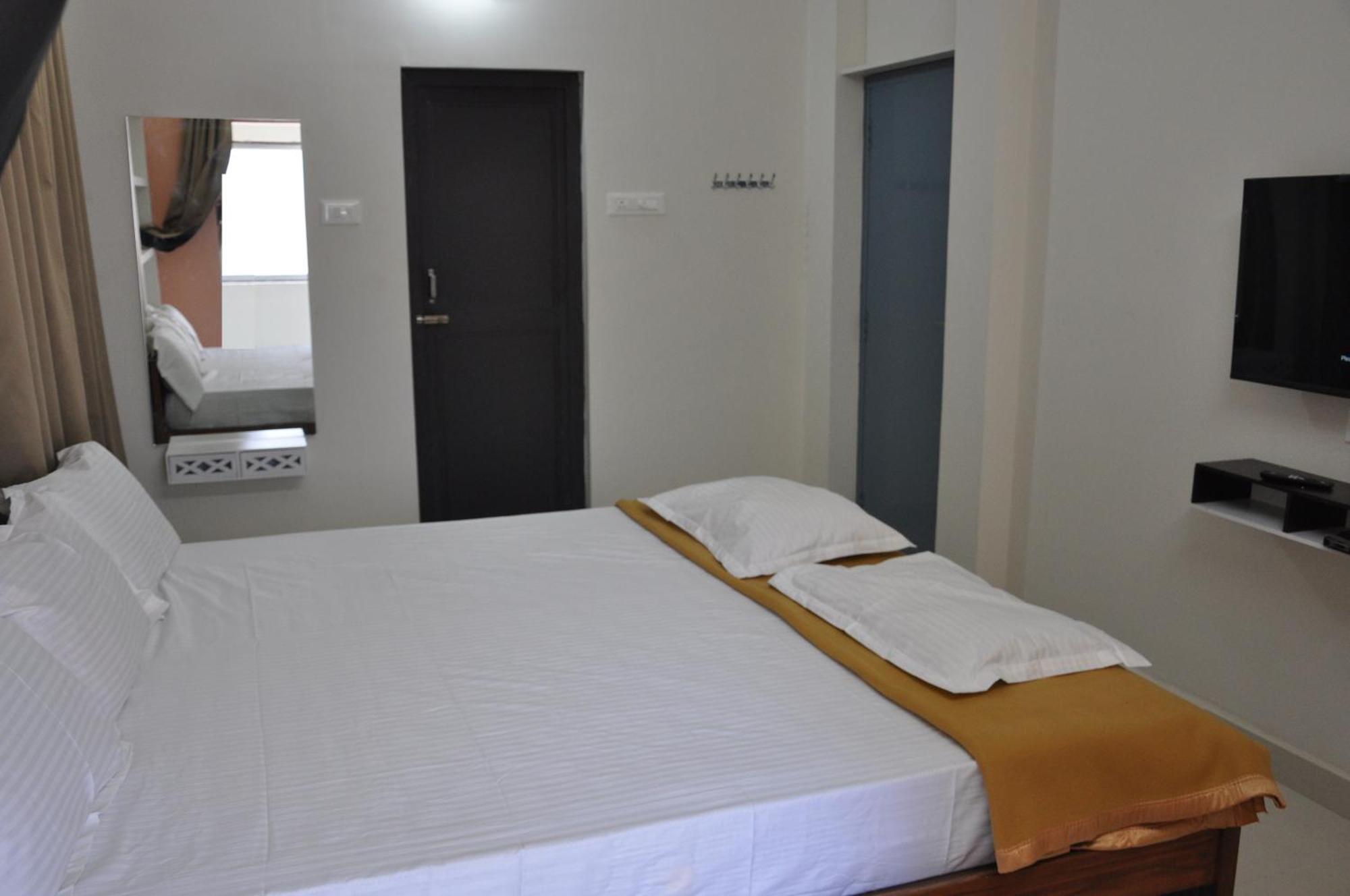 Alaya Rooms Tiruchirappalli Экстерьер фото